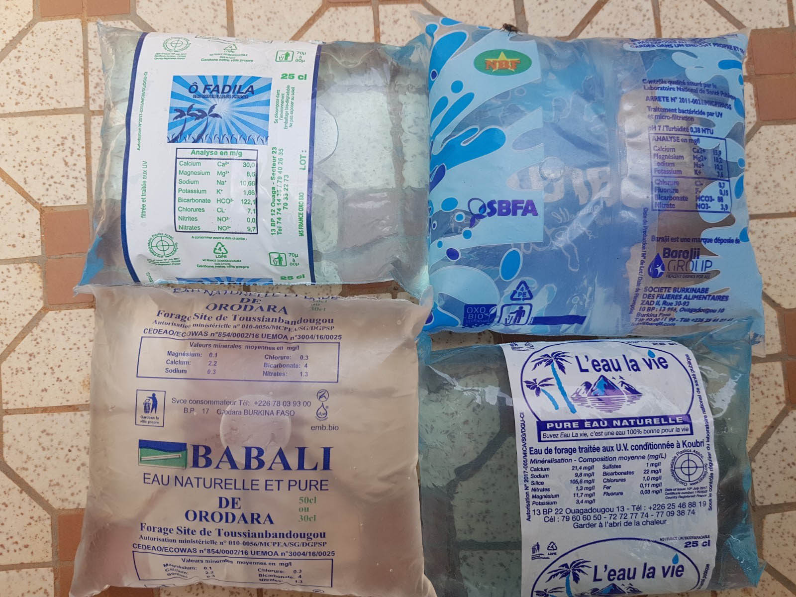 Les différents eaux en sachets au Burkina-Faso